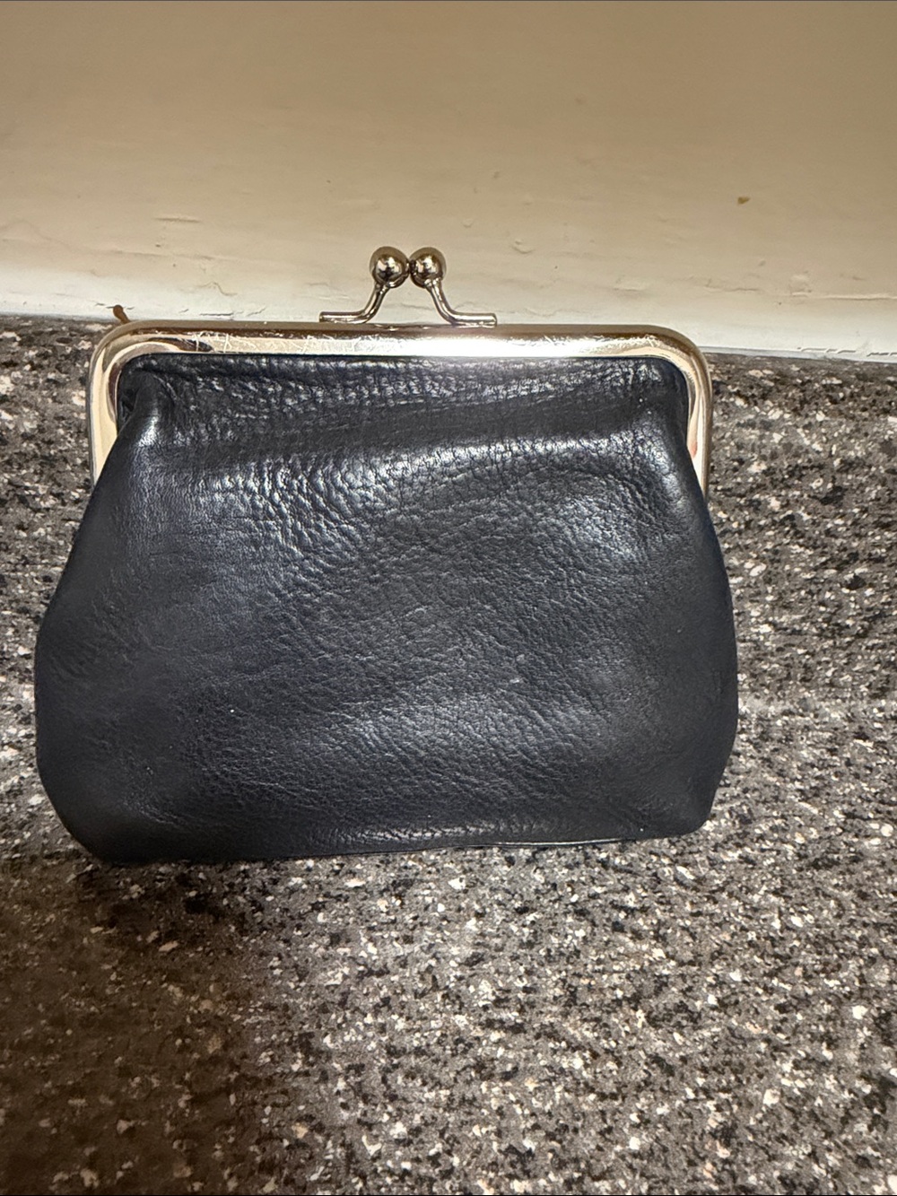 American leather Classic Black Leather Kiss-Lock Coin Purse - Picture 2 of 6